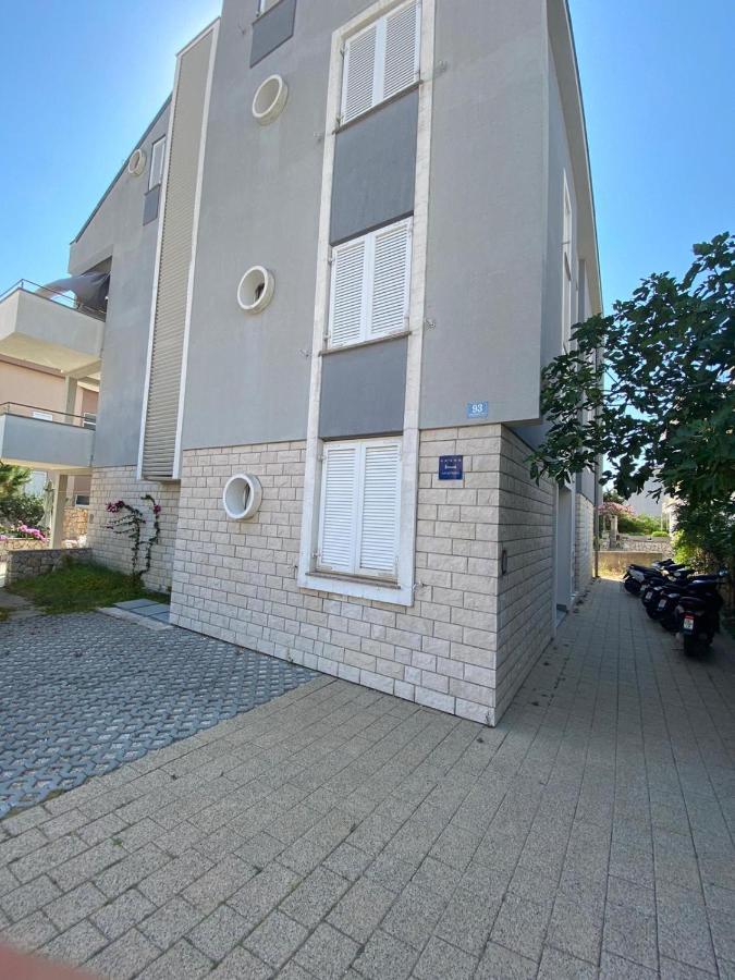 Apartment Dilba Novalja Exteriér fotografie
